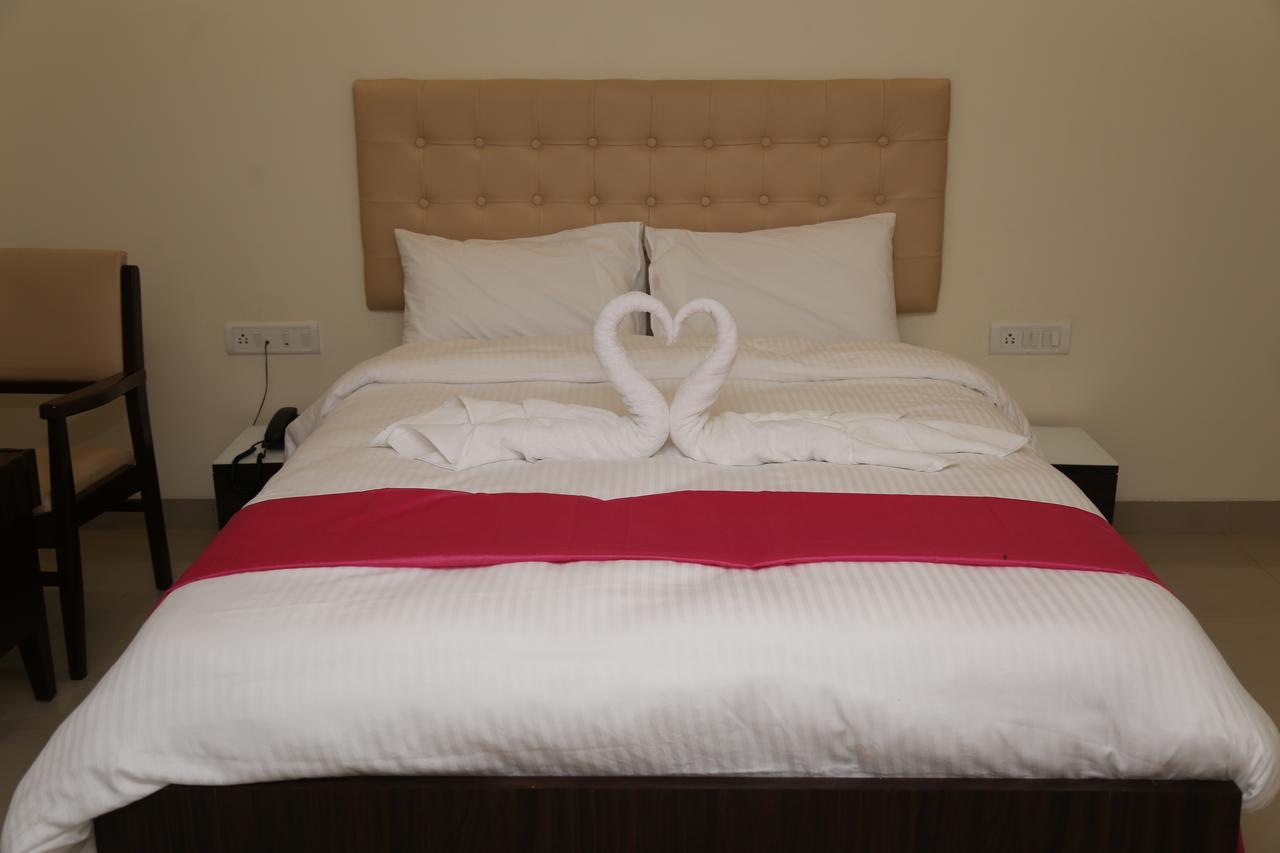 Hotel Saheb Panvel Eksteriør billede