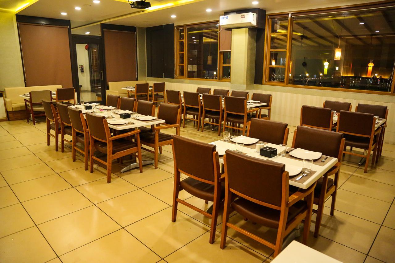 Hotel Saheb Panvel Eksteriør billede