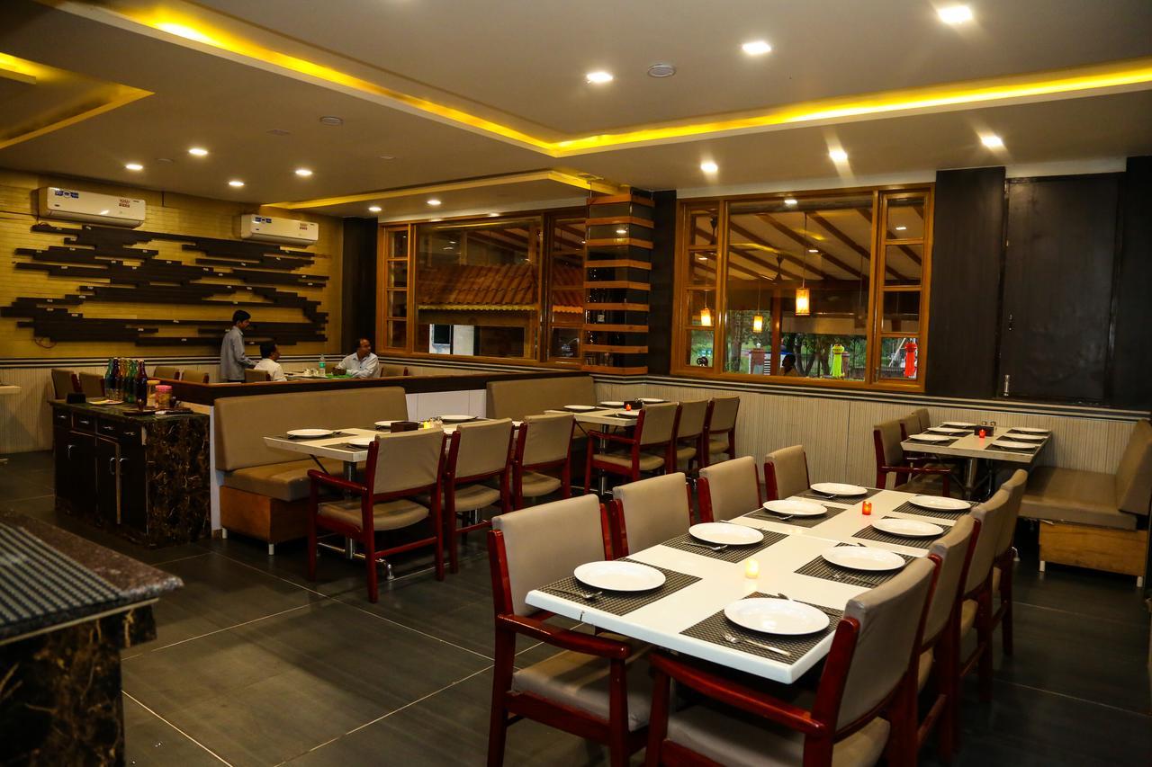 Hotel Saheb Panvel Eksteriør billede